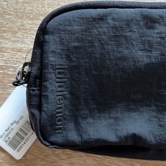 Lululemon Everywhere Belt Bag Pale Black - Picture 4 of 5